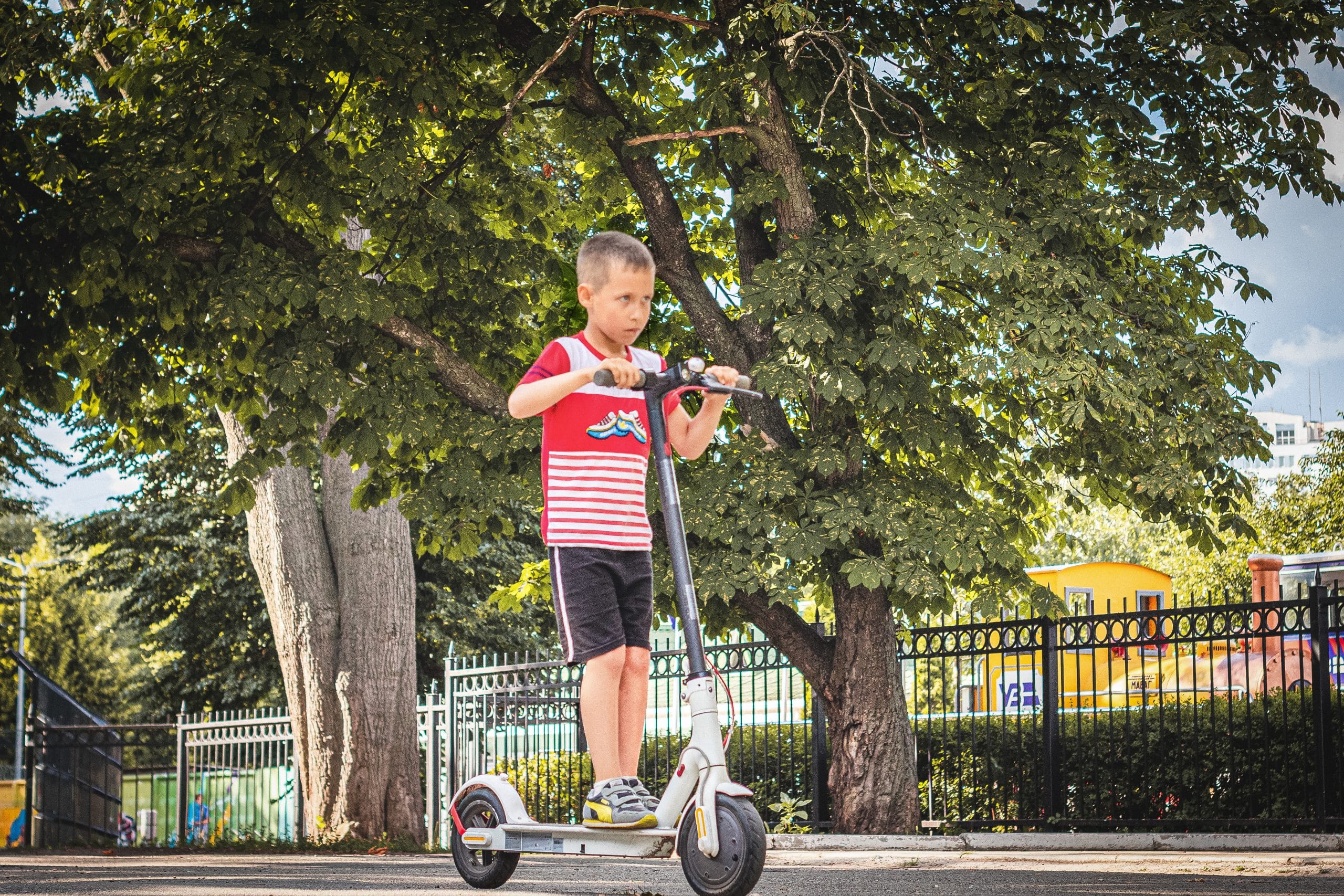 E-Scooter: Sicherheitsvorkehrungen & Verkehsregeln beachten!